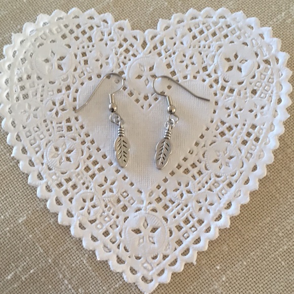 HAND CRAFTED Feather Earrings Silver Brass Gold or Copper Toned - Picture 6 of 11